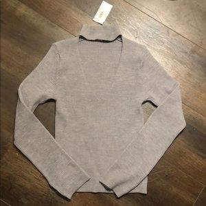 Long sleeve grey sweater with v-neck front